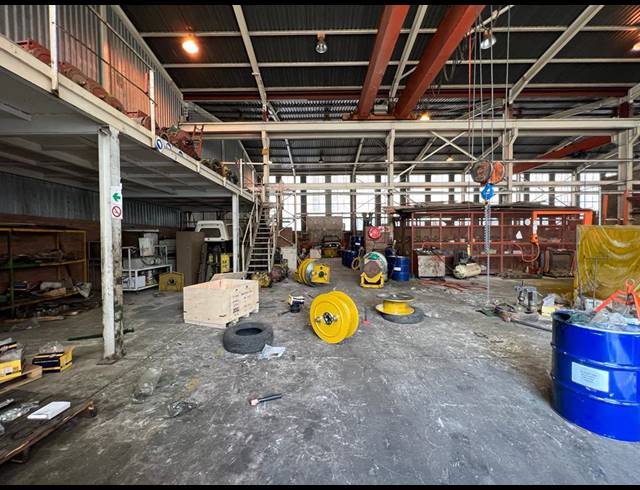2,152M² WAREHOUSE FOR SALE IN DRIEHOEK